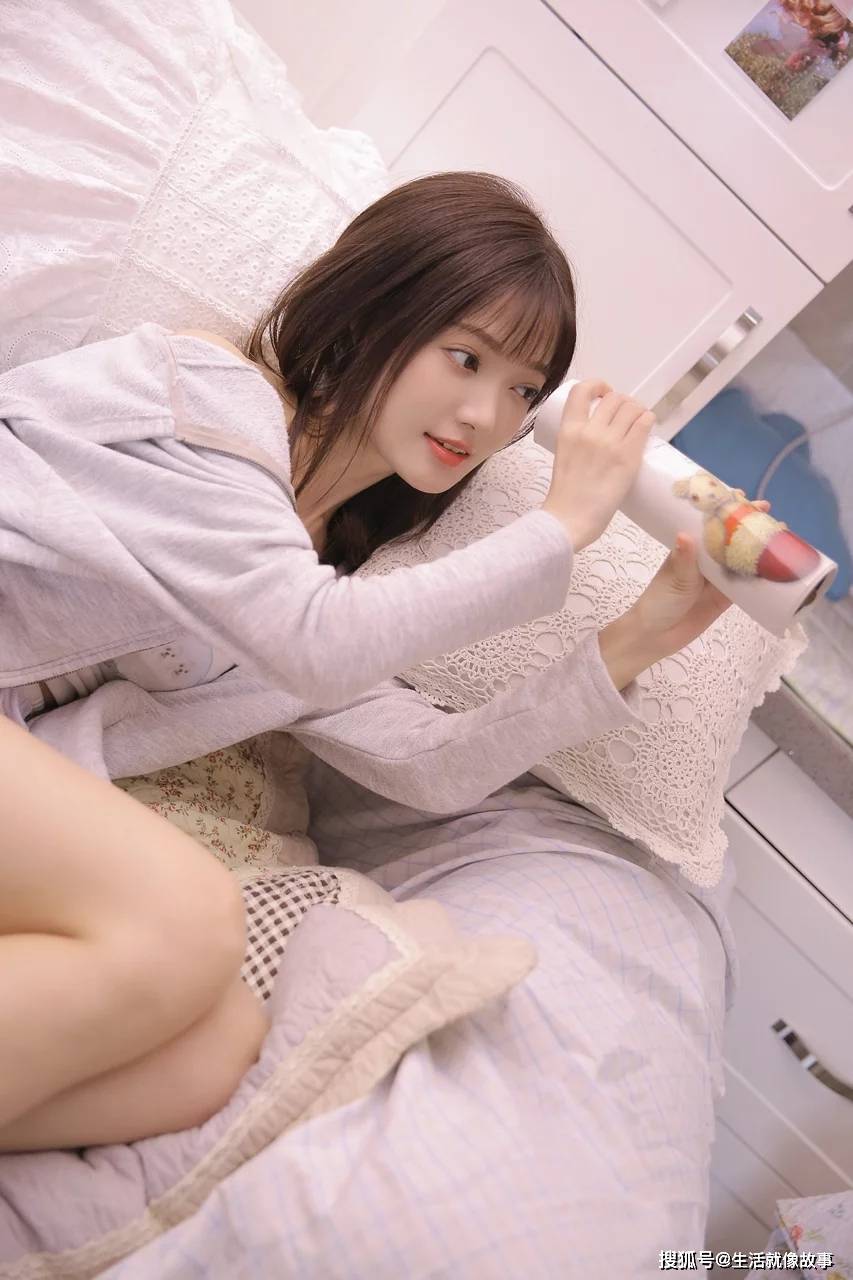 美女直播间空间手机版无人直播24小时放音乐